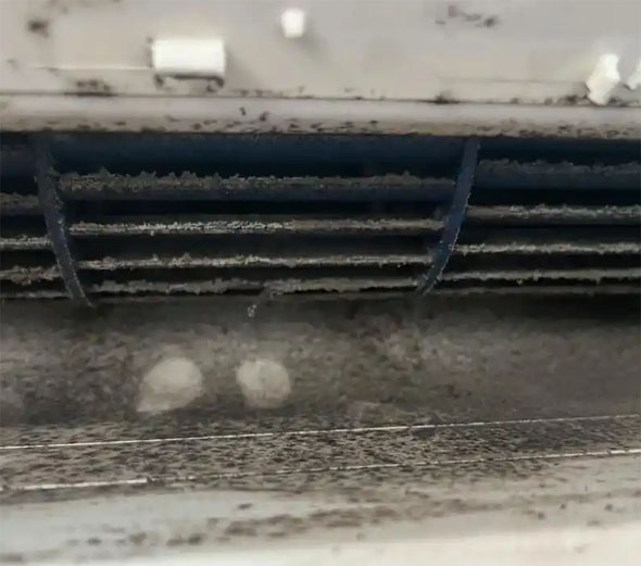 保德空调吹的风有股烧焦味是怎么回事